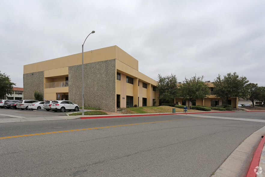 2660 W Woodland Dr, Anaheim, CA for lease - Building Photo - Image 3 of 5