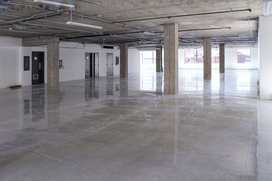 2160-2170 Rue de la Montagne, Montréal, QC for lease - Interior Photo - Image 2 of 8