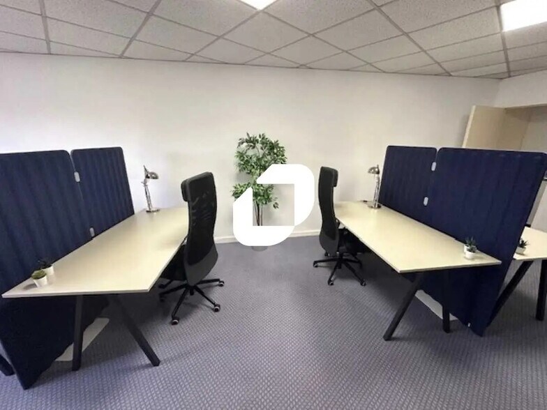 Office in Eaubonne for lease - Interior Photo - Image 3 of 14