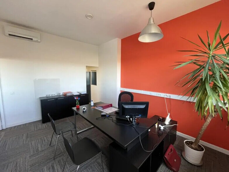 Office in Six-Fours-les-Plages for lease - Interior Photo - Image 3 of 6