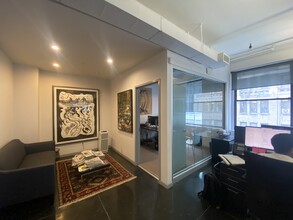 223-225 W 35th St, New York, NY for lease Interior Photo- Image 1 of 7