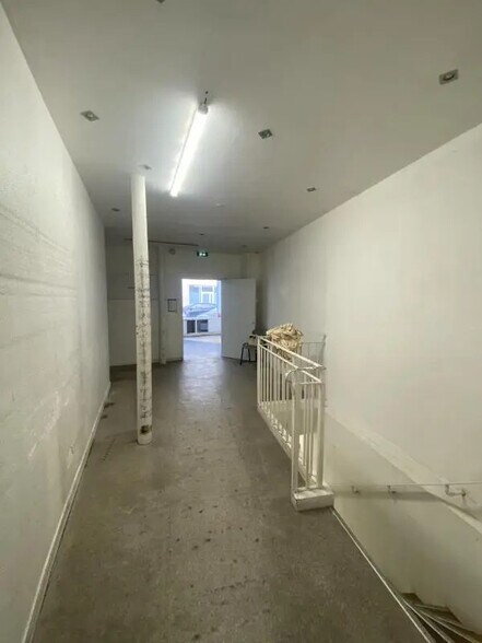 Retail in Paris for lease - Building Photo - Image 3 of 8