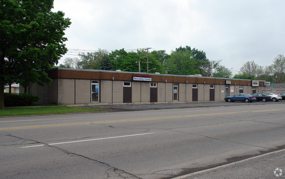 26085 W 6 Mile Rd, Redford, MI for lease - Building Photo - Image 2 of 2