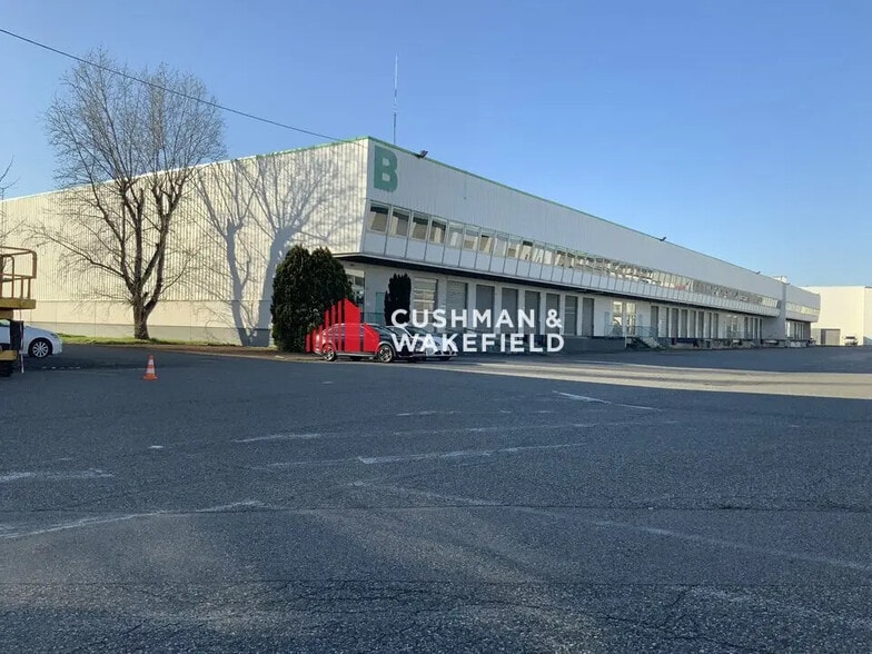 Industrial in Toulouse for lease - Building Photo - Image 1 of 6