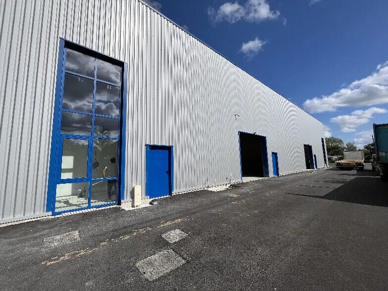 Flex in Ercuis for lease - Building Photo - Image 3 of 13