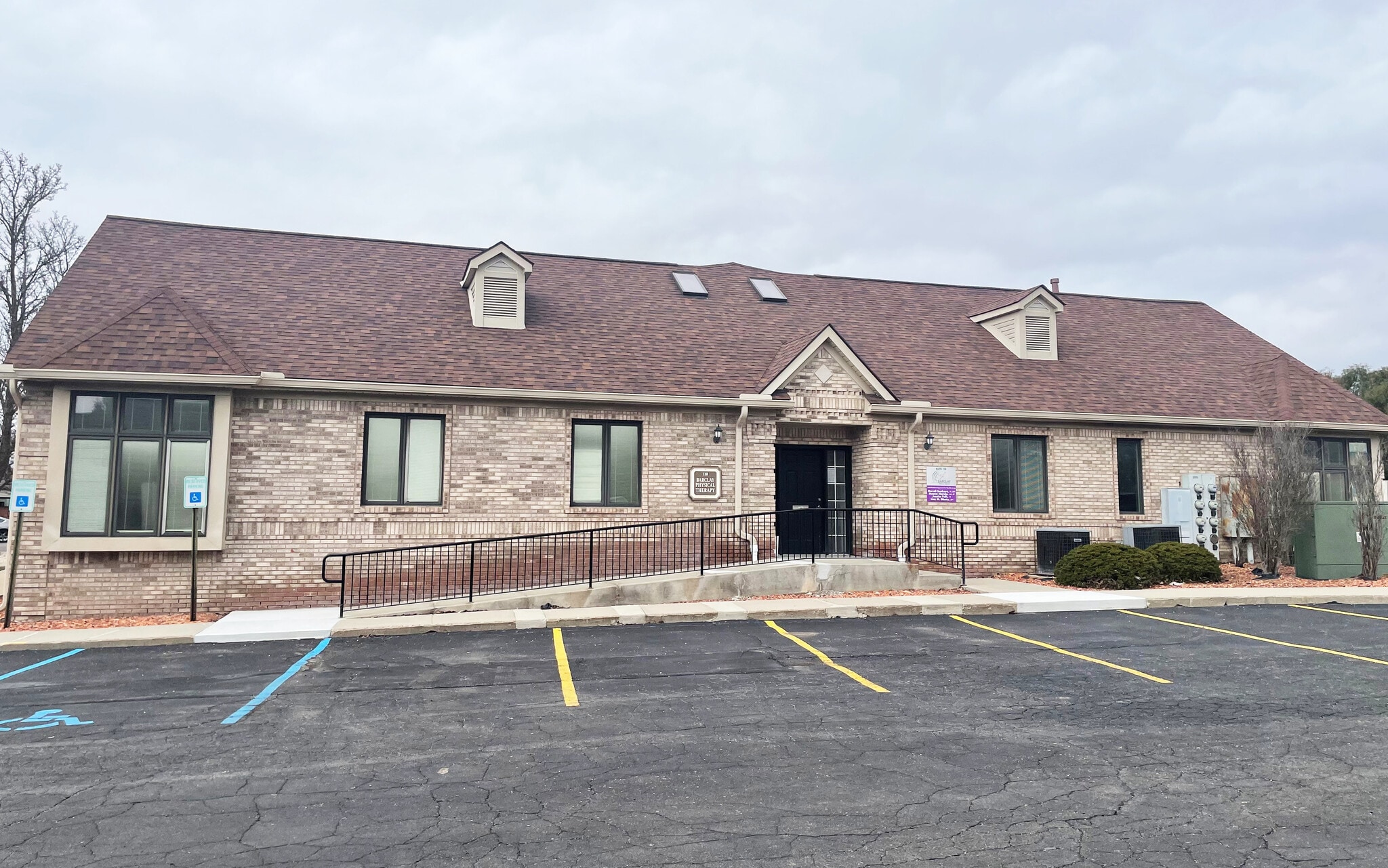 555 Barclay Cir, Rochester Hills, MI for lease Building Photo- Image 1 of 7