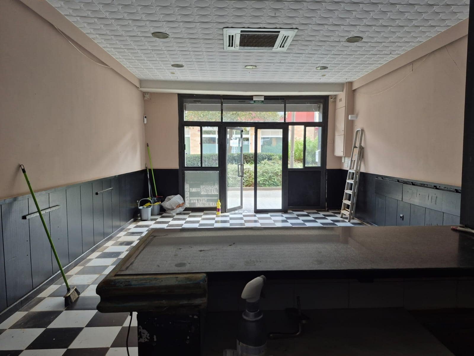 Retail in Malgrat de Mar, Barcelona for lease Interior Photo- Image 1 of 4