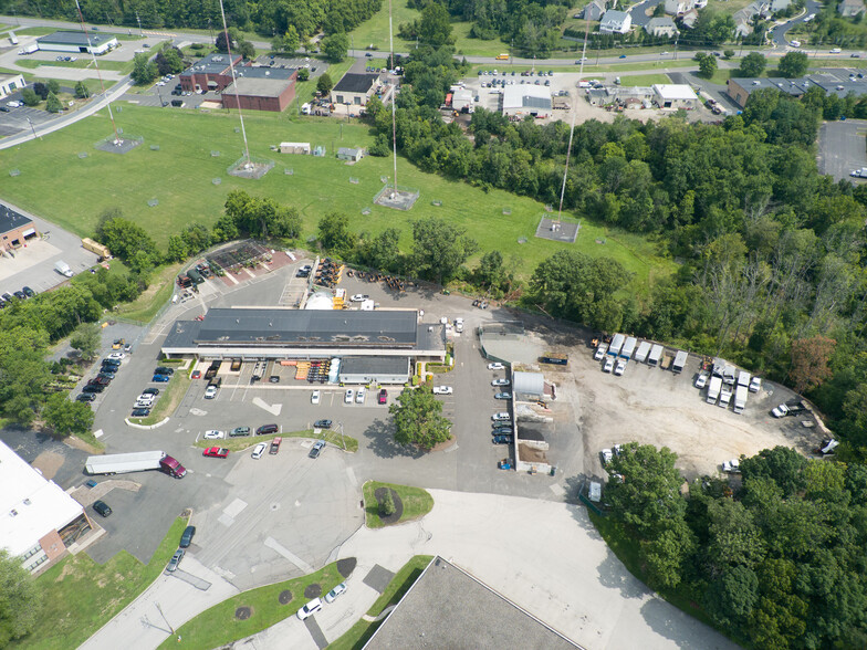 2549 Industry Ln, Norristown, PA for lease - Building Photo - Image 1 of 6