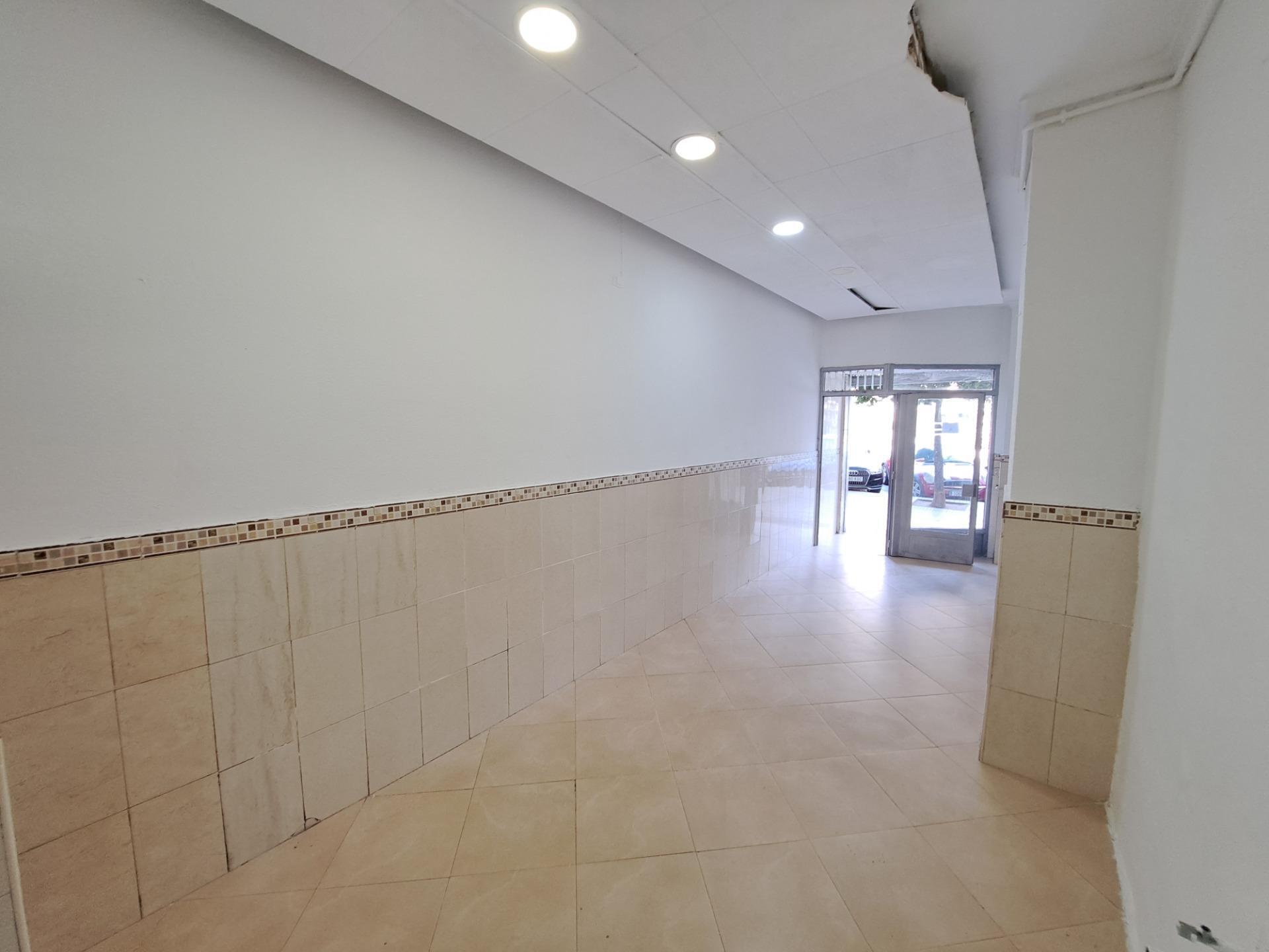 Retail in Alzira for lease Building Photo- Image 1 of 10