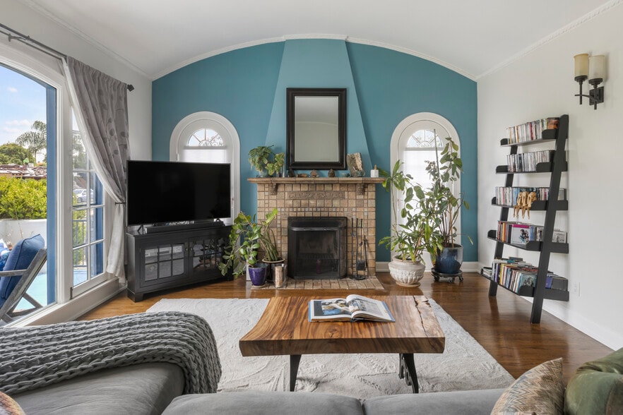 1569 S Orange Grove Ave, Los Angeles, CA for sale - Building Photo - Image 3 of 41