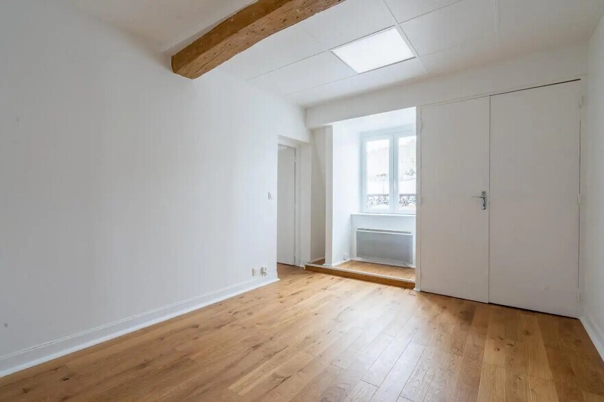 Office in Paris for lease - Building Photo - Image 2 of 10