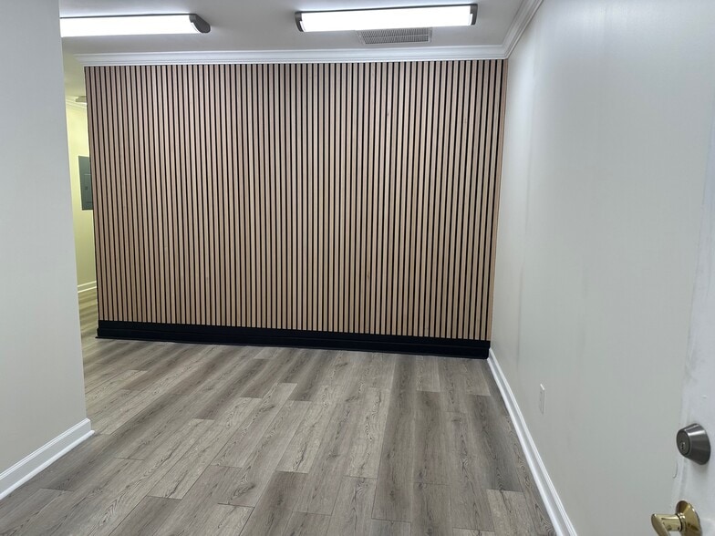 8402 Six Forks Rd, Raleigh, NC for lease - Building Photo - Image 2 of 18