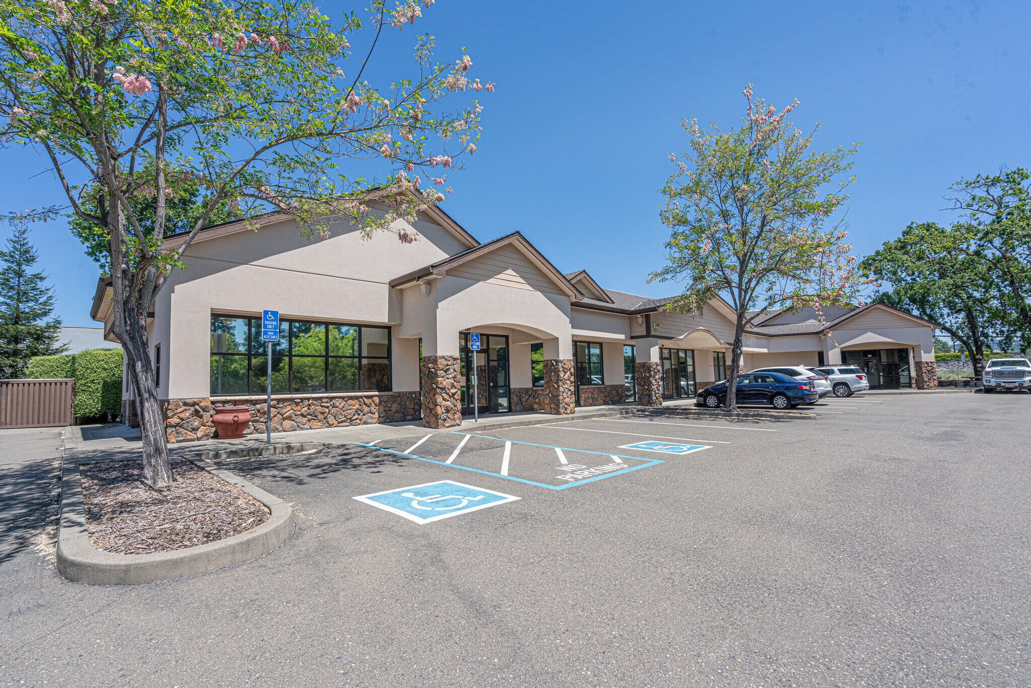 810 Denbeste Ct, Windsor, CA for lease Building Photo- Image 1 of 33