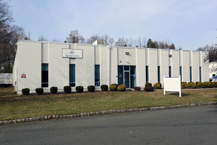 341 Kaplan Dr, Fairfield, NJ for lease - Primary Photo - Image 1 of 9