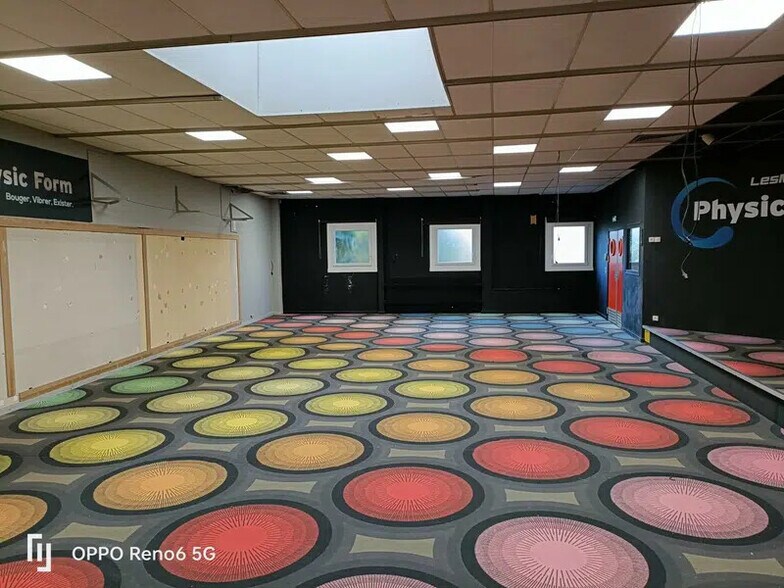 Retail in Angers for sale - Interior Photo - Image 3 of 10