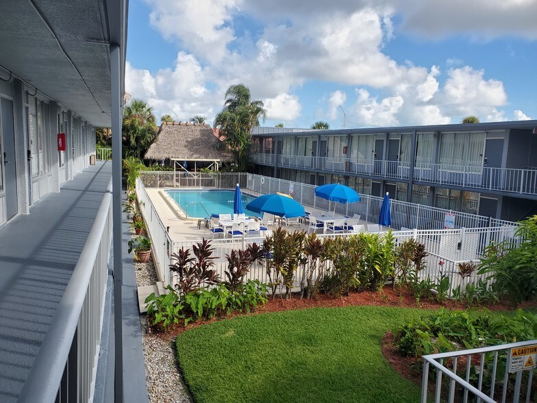1200 SE Federal Hwy, Stuart, FL for sale - Building Photo - Image 1 of 1