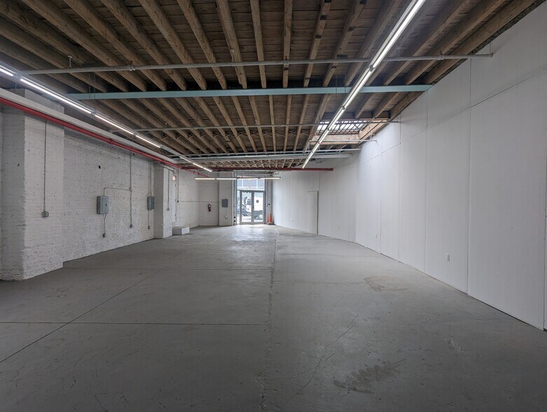 27 Knickerbocker Ave, Brooklyn, NY for lease - Interior Photo - Image 2 of 20