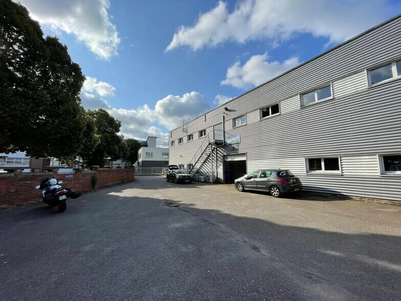 Flex in Le Petit-Quevilly for lease - Building Photo - Image 3 of 14