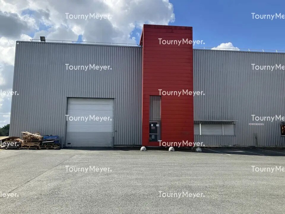 Industrial in Blanquefort for lease Building Photo- Image 1 of 3