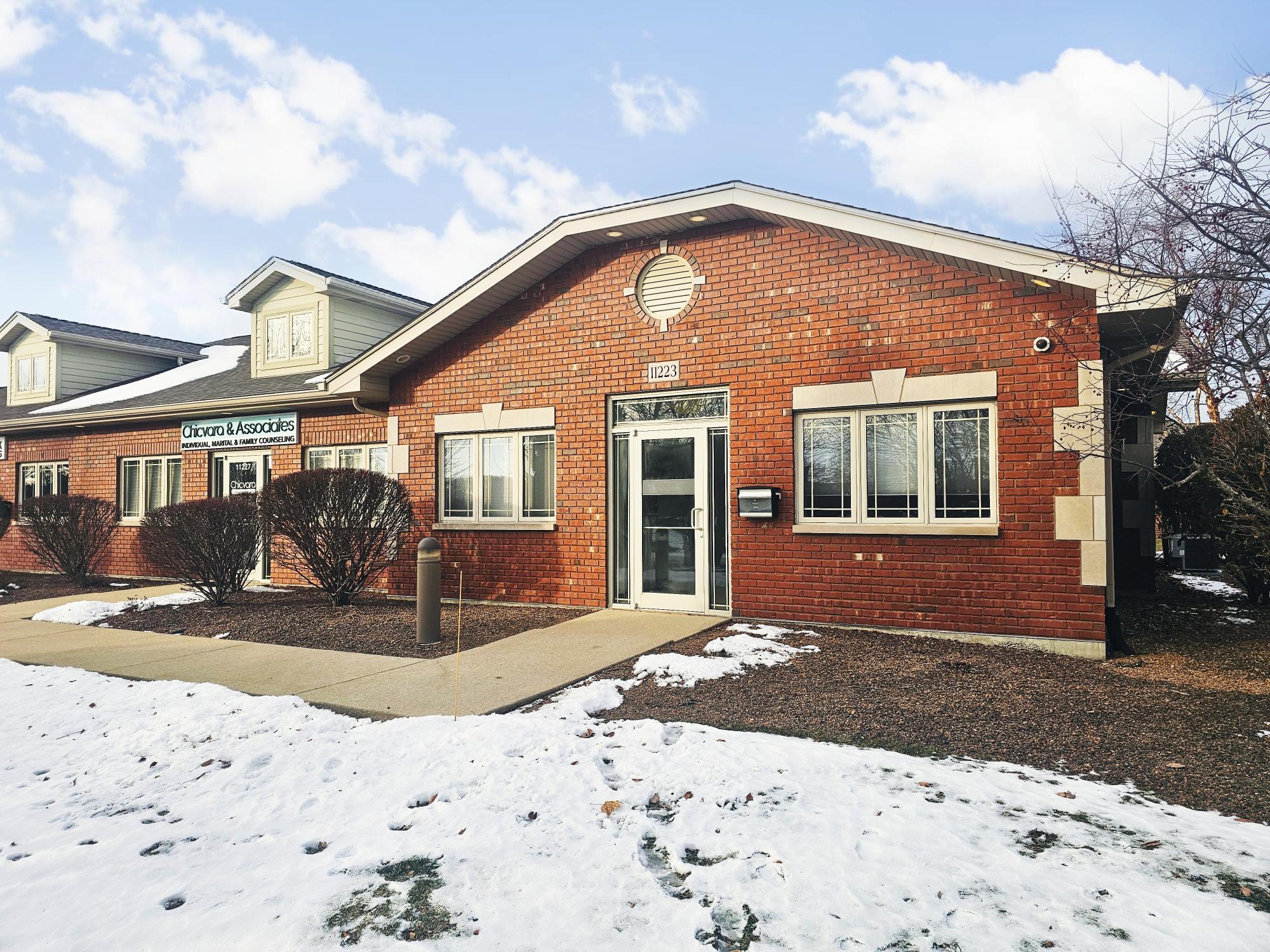 11223 Distinctive Dr, Orland Park, IL for lease Primary Photo- Image 1 of 16