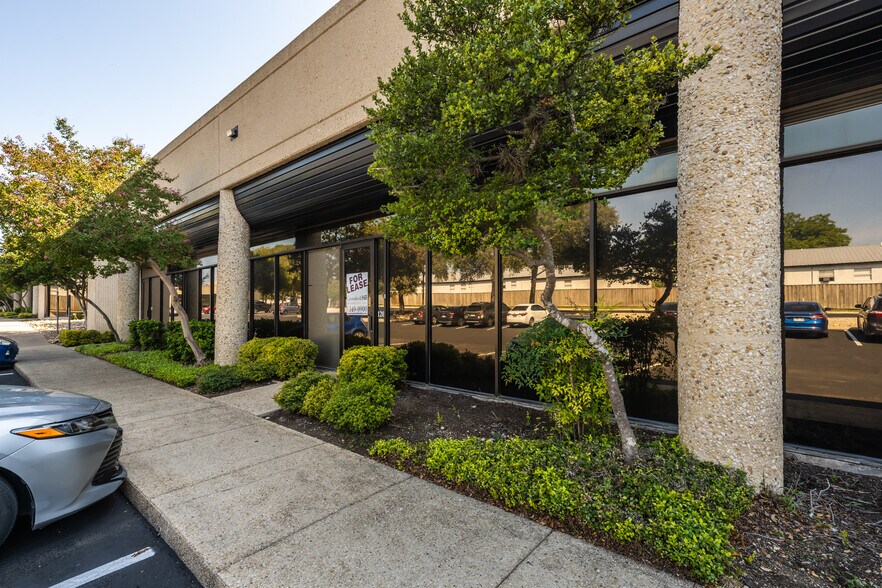 2391 NE Loop 410, San Antonio, TX for lease - Building Photo - Image 3 of 10