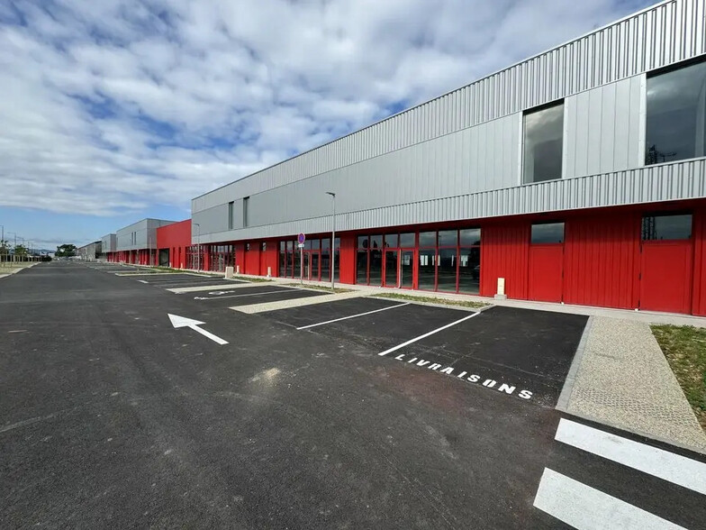 Flex in Valence for lease - Building Photo - Image 1 of 7