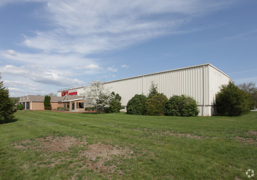 15 Industrial Park Rd, Niantic, CT for lease - Building Photo - Image 2 of 2