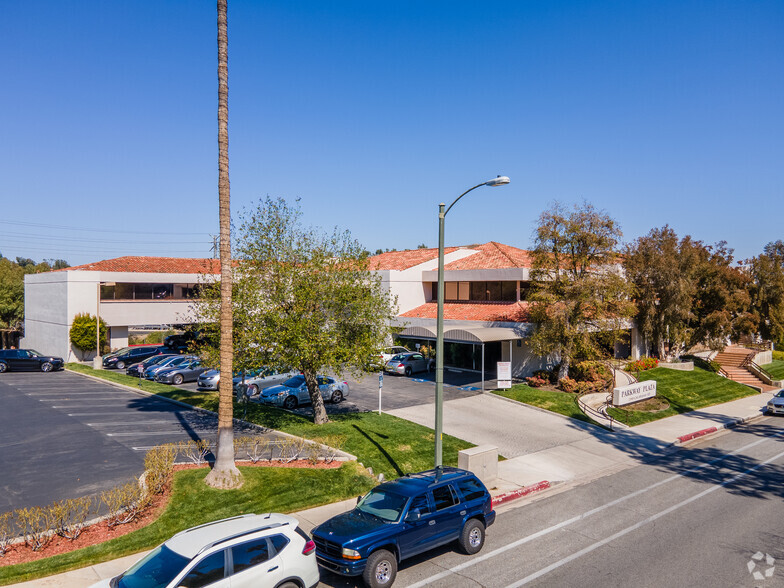 23945 Calabasas Rd, Calabasas, CA for lease - Building Photo - Image 2 of 8