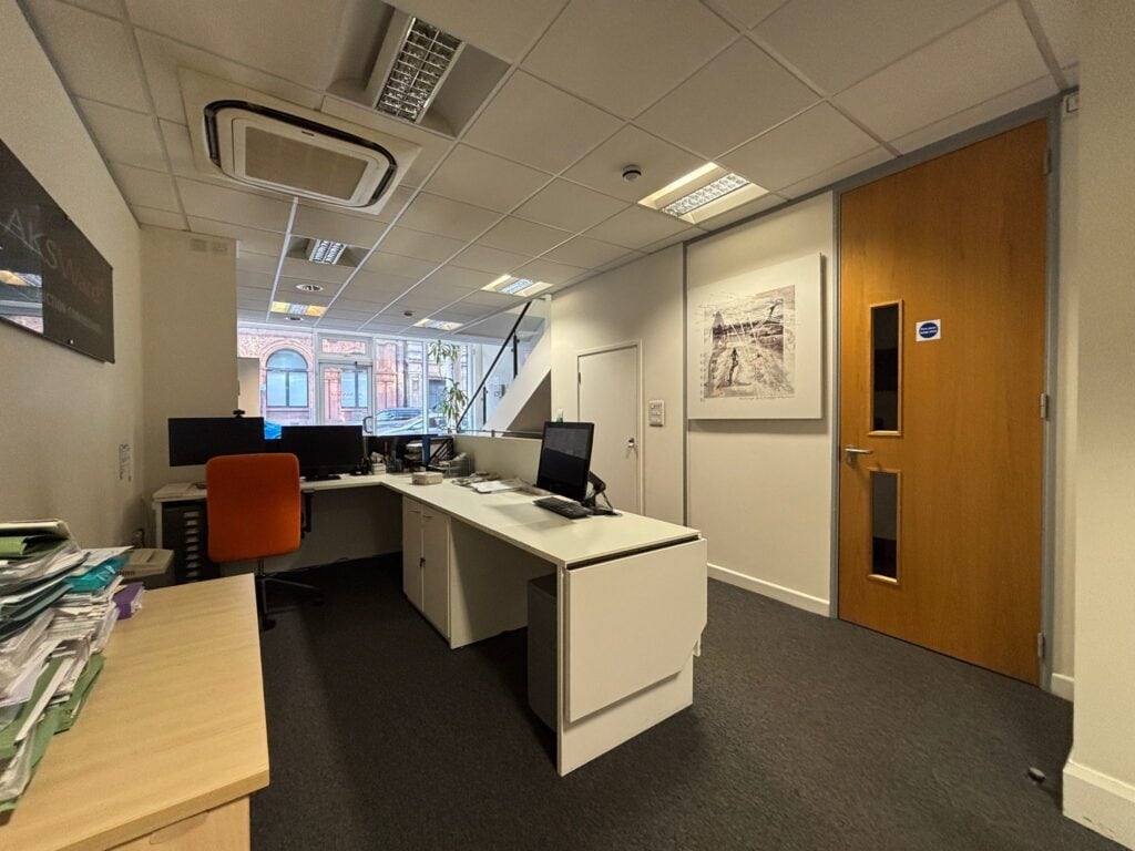 114-118 High St, Southampton for lease Interior Photo- Image 1 of 6