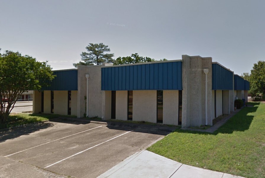 2200 Waldron Rd, Fort Smith, AR 72903