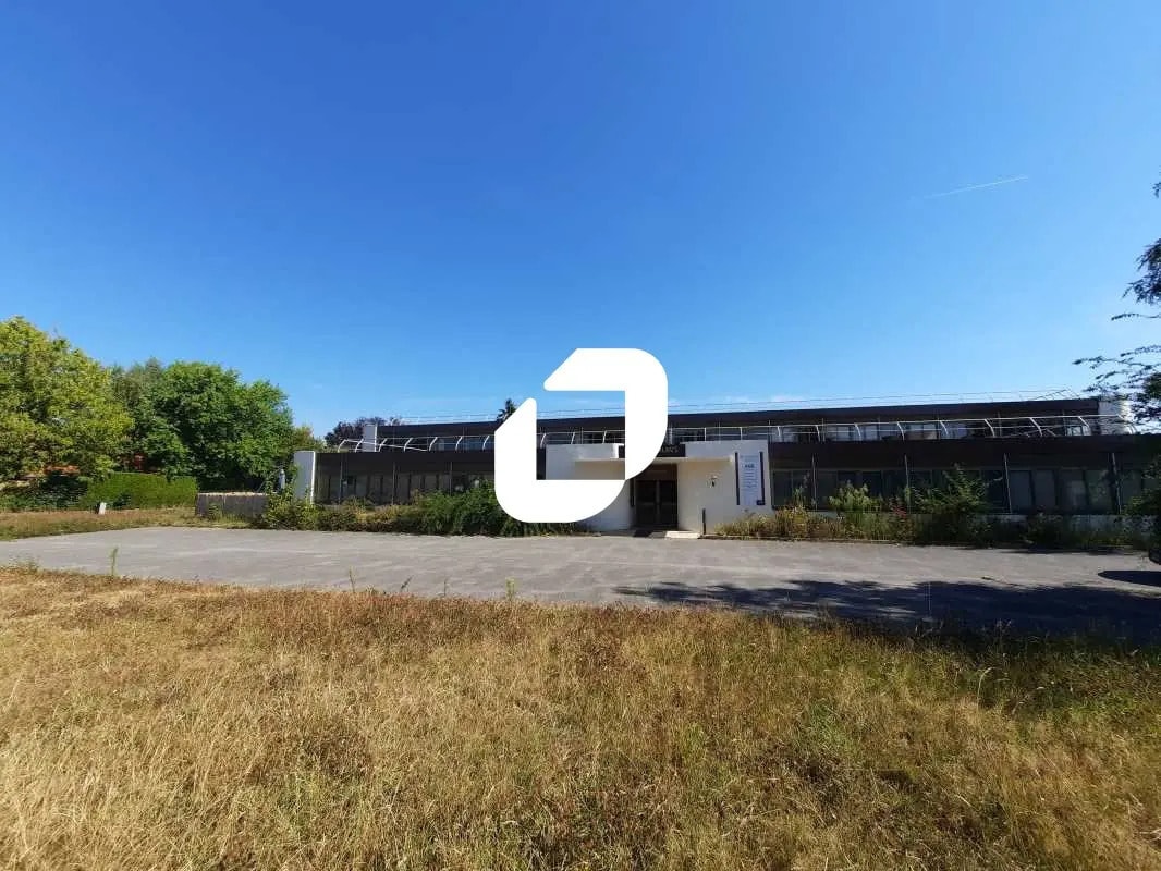 66 Bis Za Domaine De Montvoisin, Gometz-la-Ville for lease Building Photo- Image 1 of 10