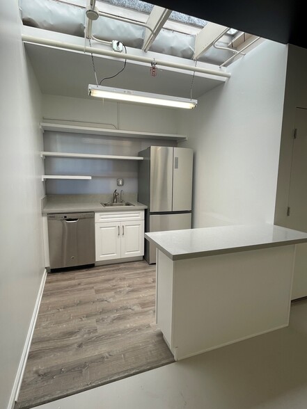 529 Victoria Ave, Venice, CA for lease - Interior Photo - Image 3 of 7