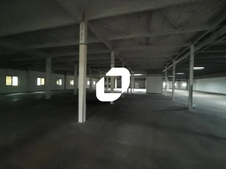 Flex in Neuilly-sur-Marne for lease - Interior Photo - Image 3 of 4