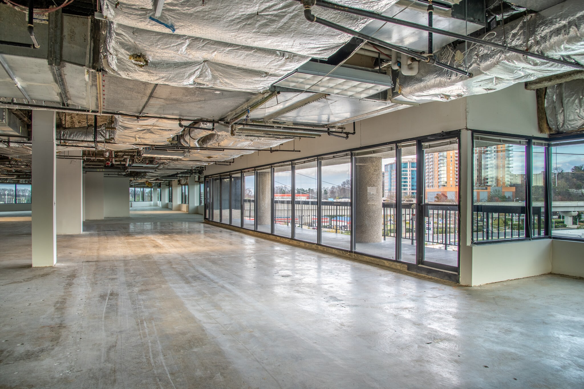 1577 Spring Hill Rd, Vienna, VA for lease Interior Photo- Image 1 of 3