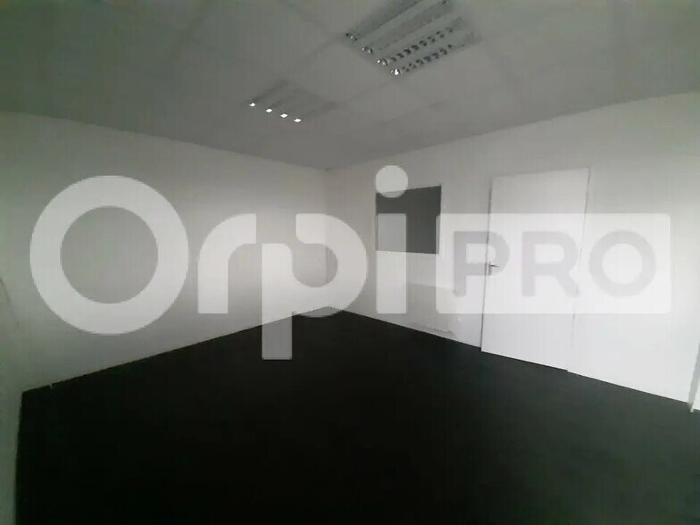 Office in Talence for lease - Interior Photo - Image 2 of 4