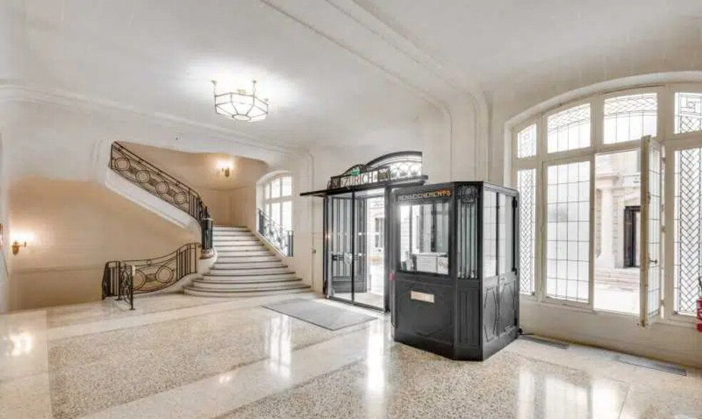 Rue Rougemont, Paris for lease - Interior Photo - Image 2 of 4