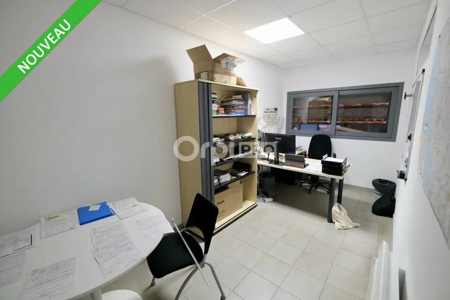 Flex in Bouaye for lease - Interior Photo - Image 2 of 7