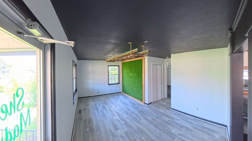 1208 S Walton Blvd, Bentonville, AR for lease - Building Photo - Image 2 of 28