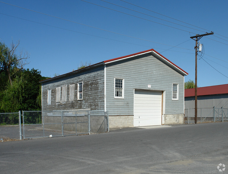 81 Water St, Catskill, NY for sale - Primary Photo - Image 1 of 2