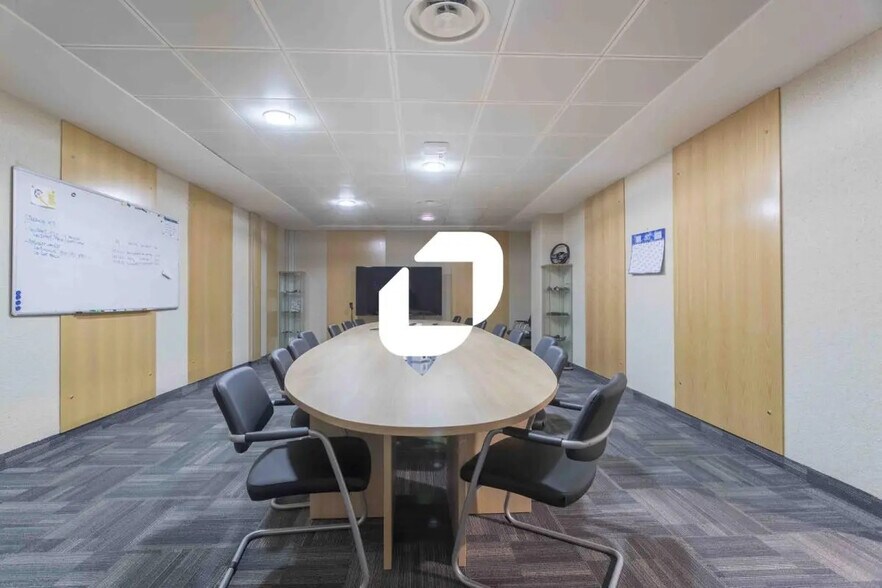 Office in Lieusaint for lease - Interior Photo - Image 2 of 28