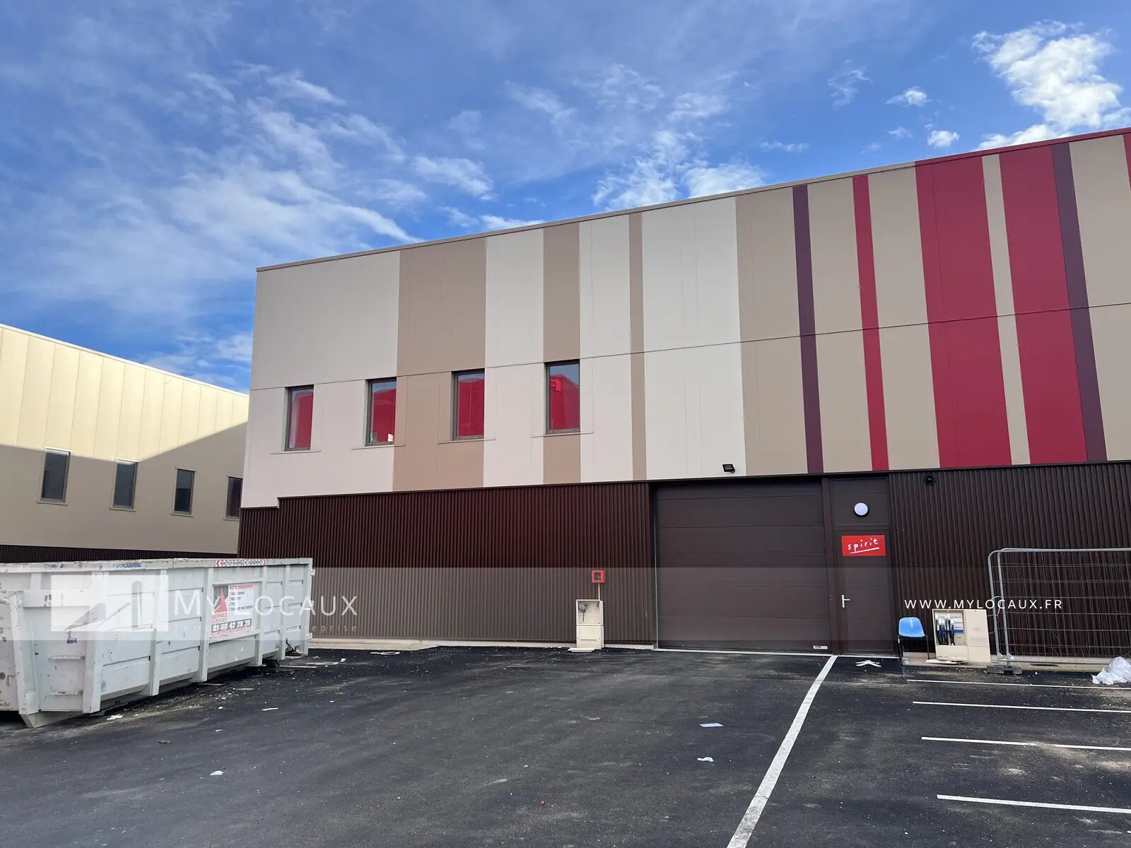 Flex in Gennevilliers for sale Building Photo- Image 1 of 7