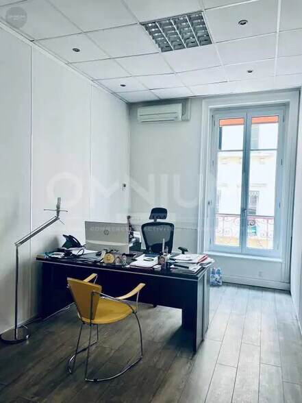Office in Lyon for lease - Interior Photo - Image 3 of 8