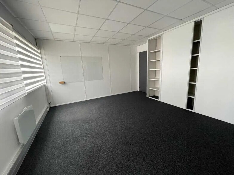 1 Rue Léon Gaumont, Orvault for lease - Interior Photo - Image 3 of 6