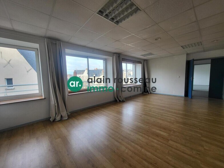 Office in Angers for lease - Interior Photo - Image 3 of 4