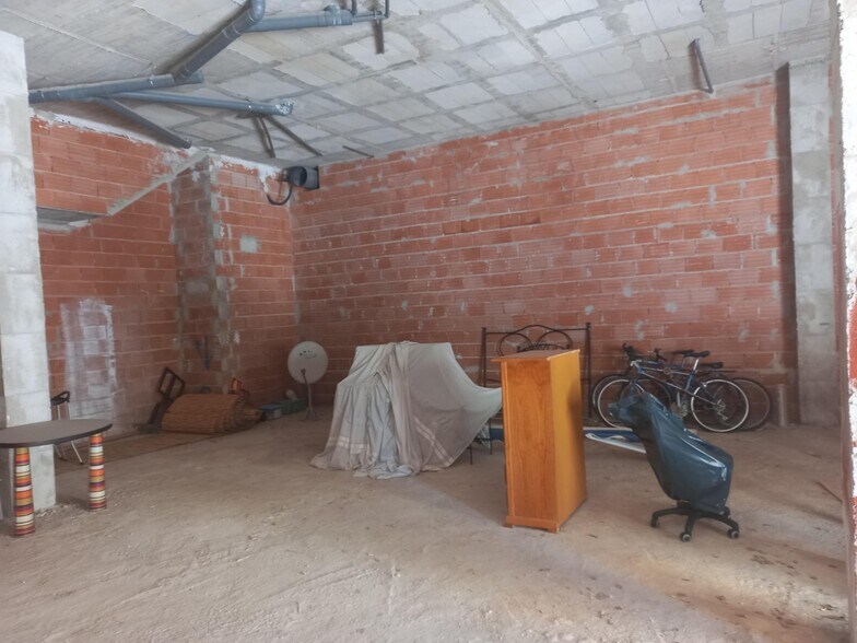 Retail in Elche for lease - Interior Photo - Image 2 of 4