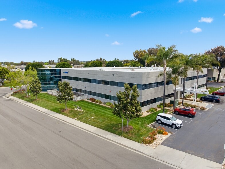 2231 Rutherford Rd, Carlsbad, CA for lease - Building Photo - Image 1 of 15