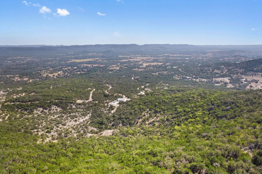 603 Blessing Ln, Utopia, TX for sale - Primary Photo - Image 1 of 10