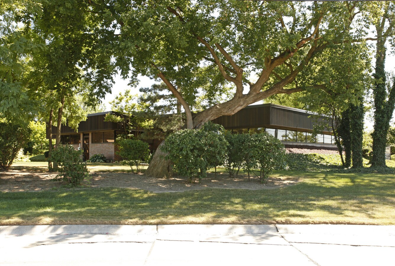 6011 Porter Rd, Grand Blanc, MI 48439