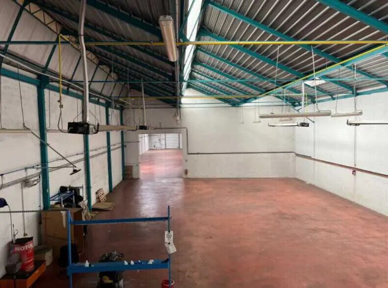 Office in Lyon for lease - Building Photo - Image 3 of 14