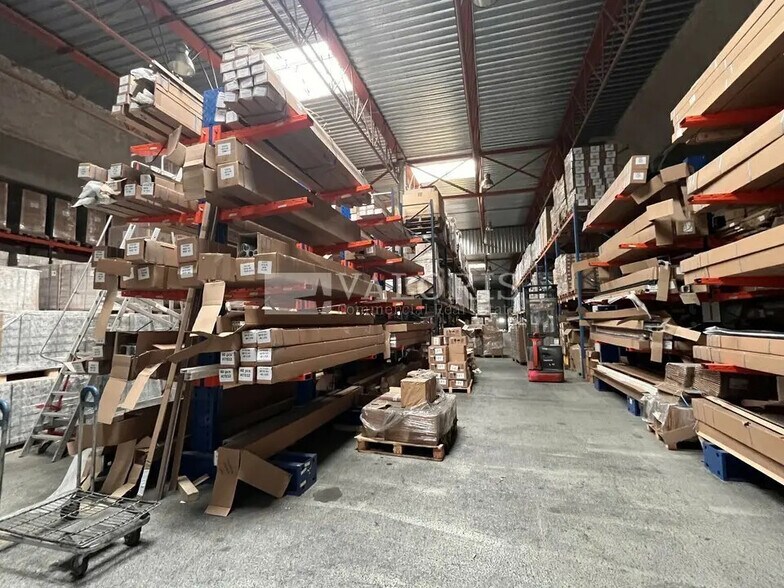 Industrial in Vitrolles for lease - Interior Photo - Image 3 of 7